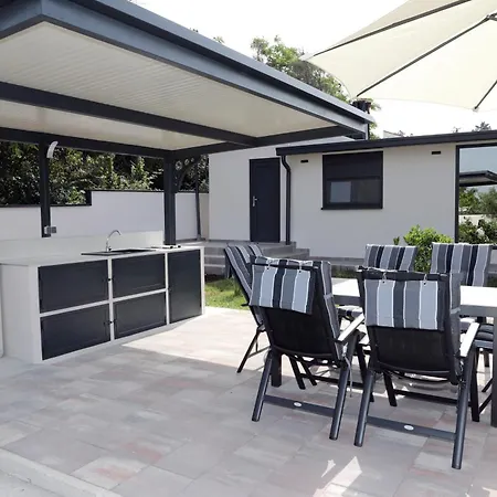 Tika Semesterbostad Medulin